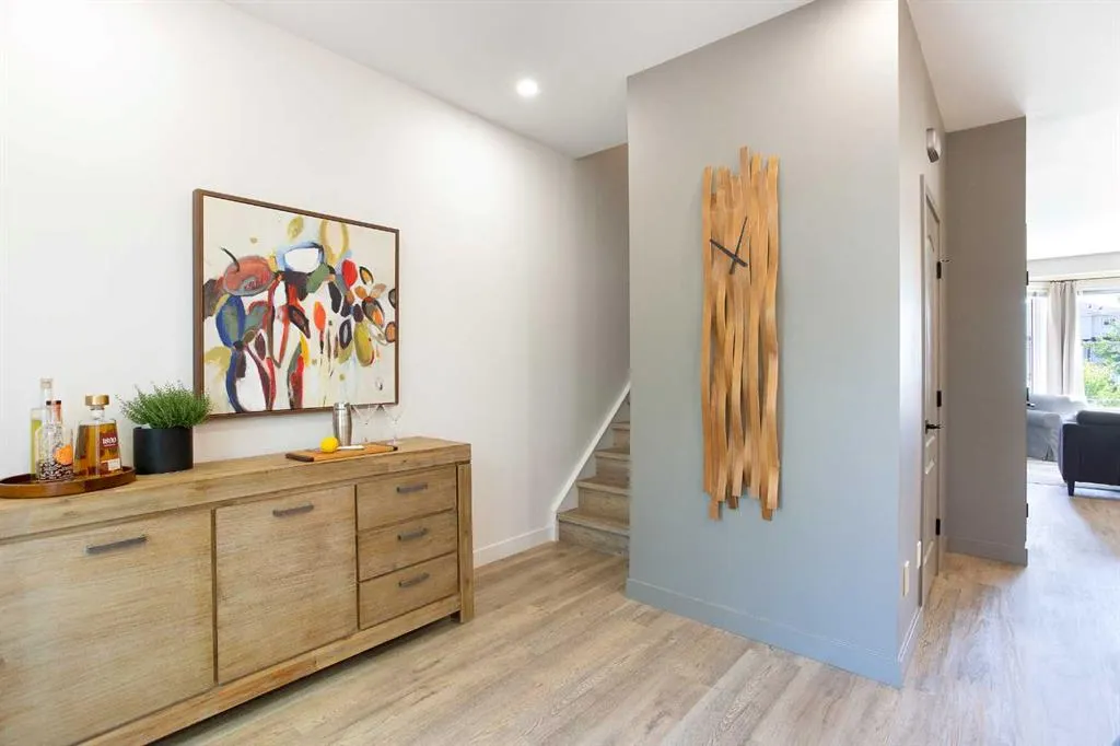 124 Country Hills Gardens NW