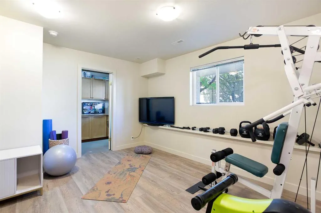 124 Country Hills Gardens NW
