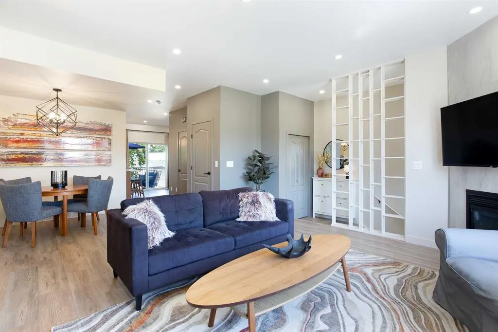124 Country Hills Gardens NW