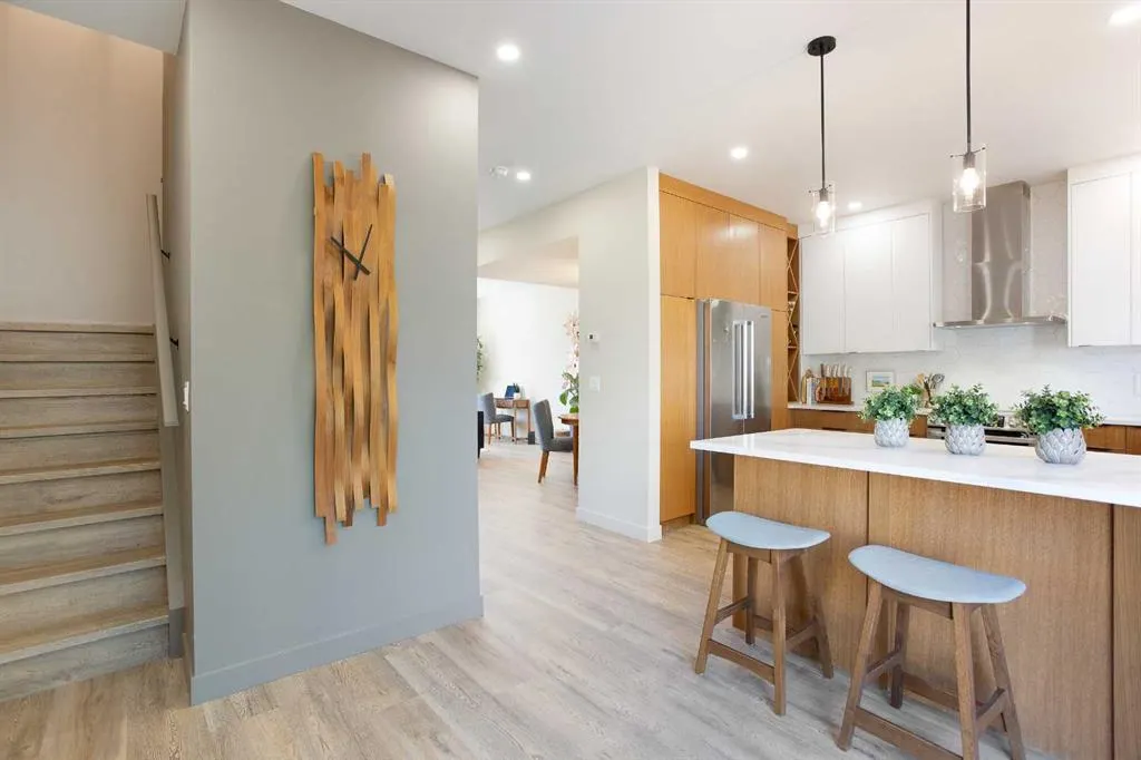 124 Country Hills Gardens NW
