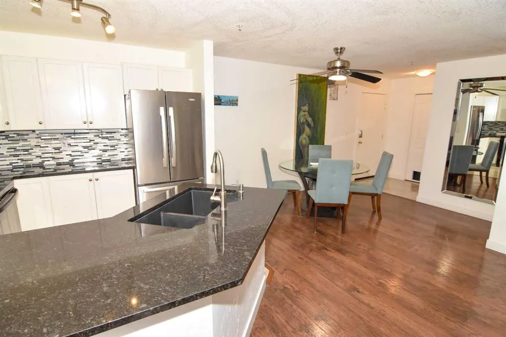 17 Country Village Bay NE, #1106