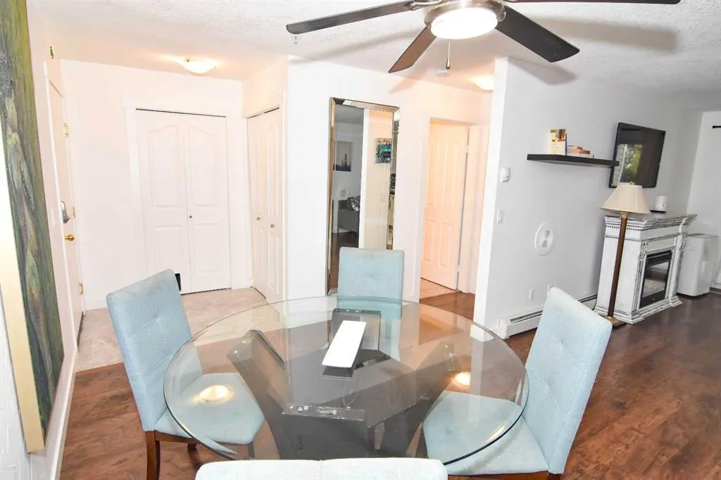 17 Country Village Bay NE, #1106
