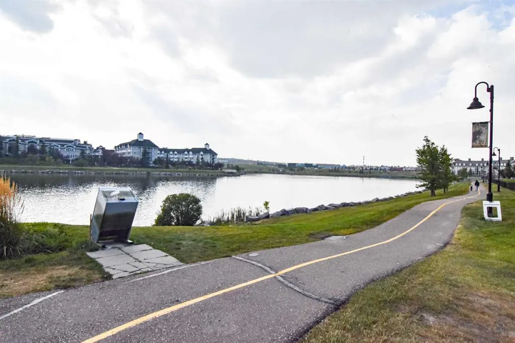 17 Country Village Bay NE, #1106