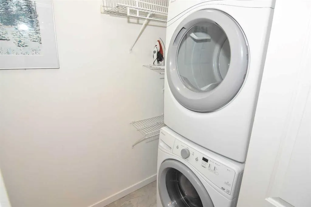 17 Country Village Bay NE, #1106