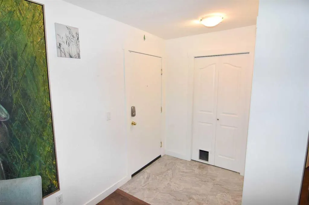 17 Country Village Bay NE, #1106