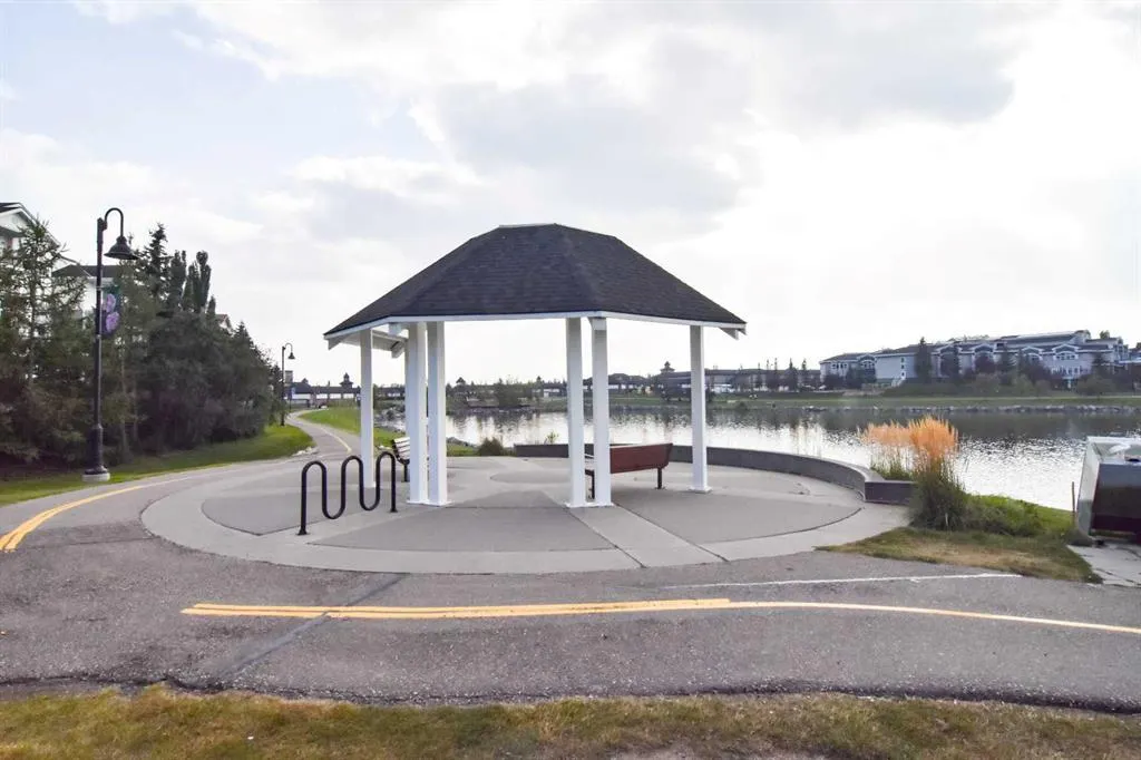 17 Country Village Bay NE, #1106
