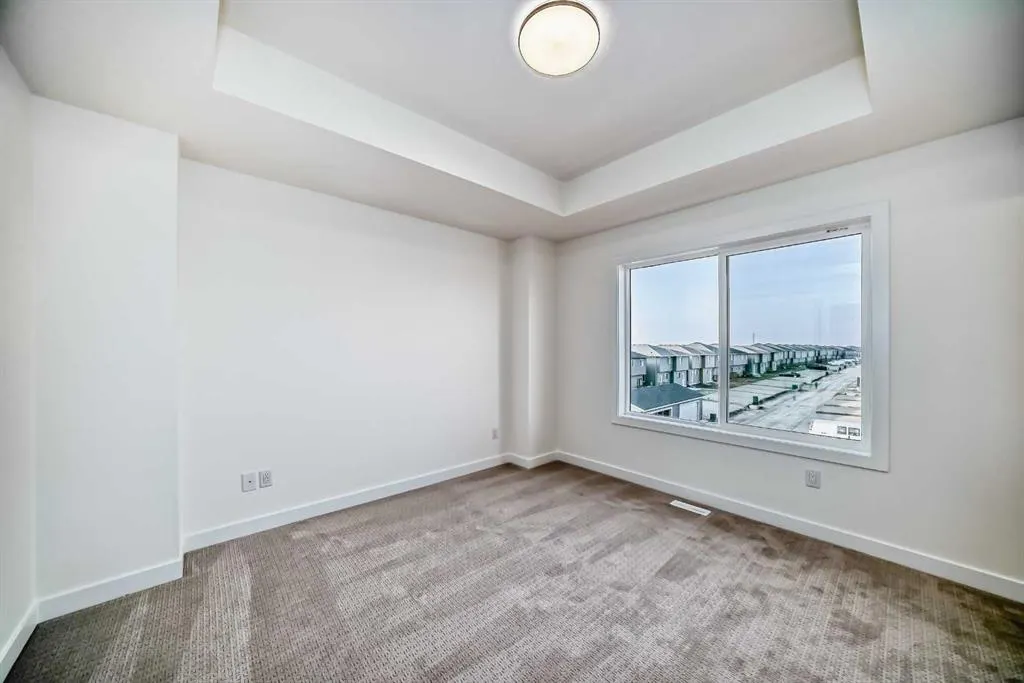 42 Corner Glen Manor NE