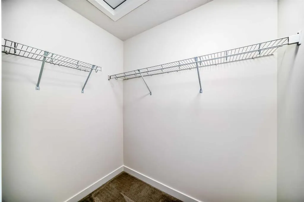 42 Corner Glen Manor NE