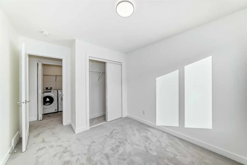 42 Corner Glen Manor NE