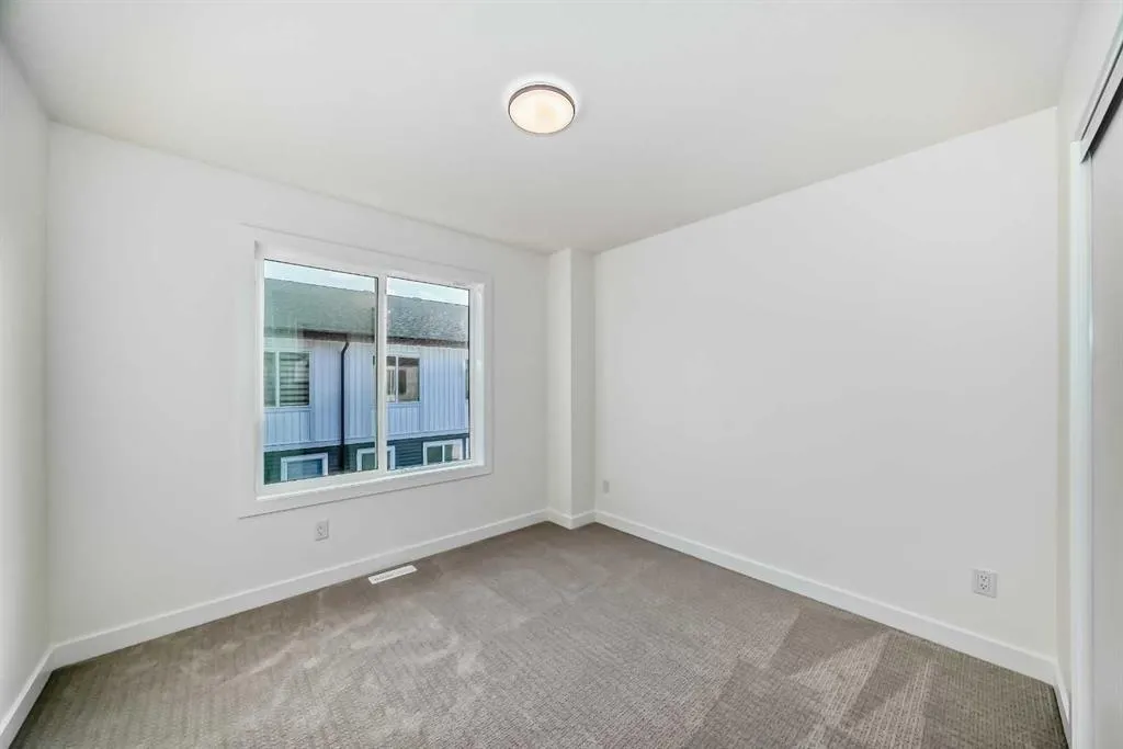 42 Corner Glen Manor NE