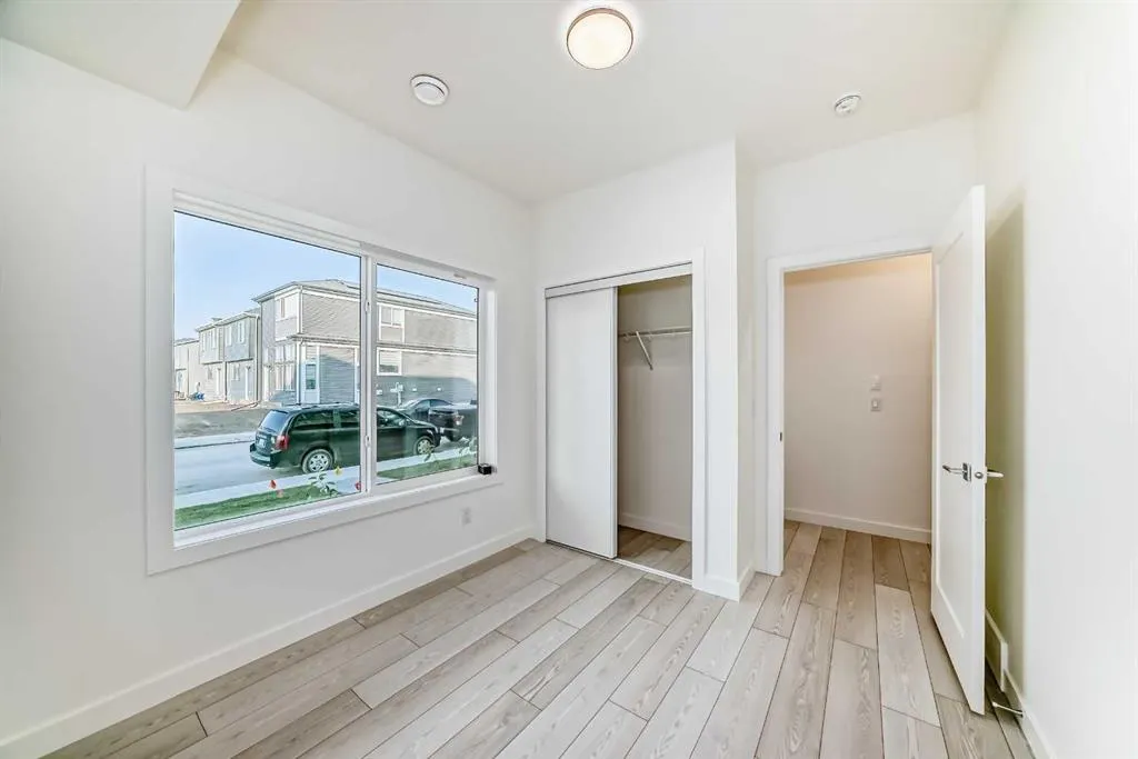 42 Corner Glen Manor NE