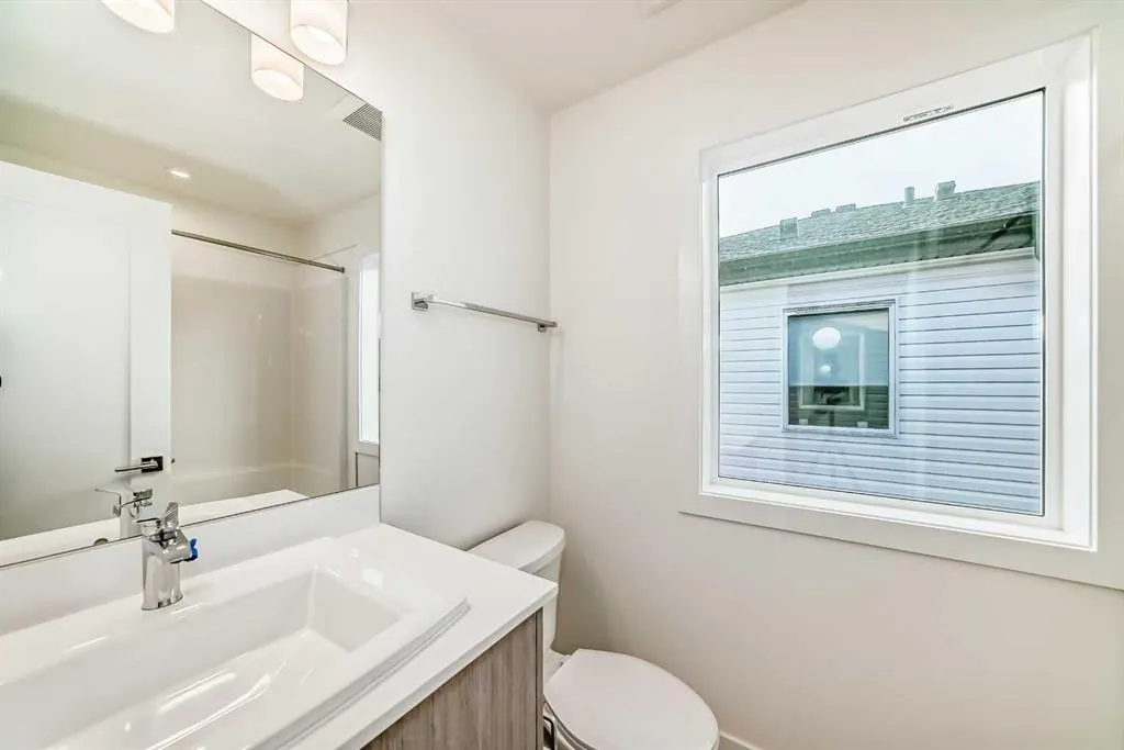42 Corner Glen Manor NE