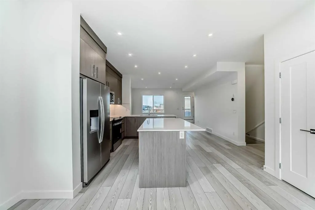 42 Corner Glen Manor NE