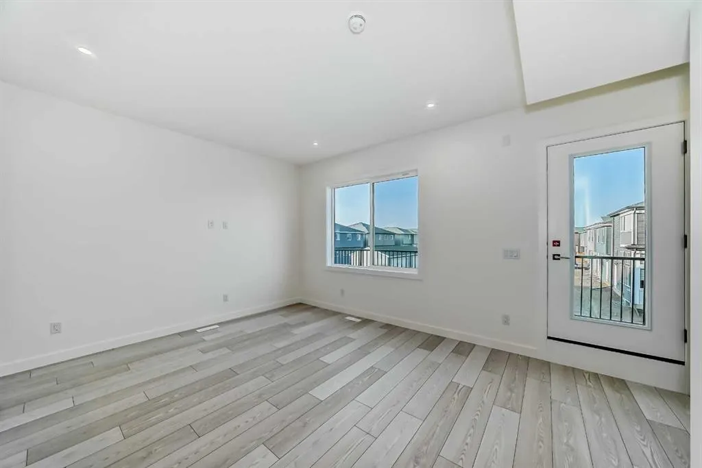 42 Corner Glen Manor NE