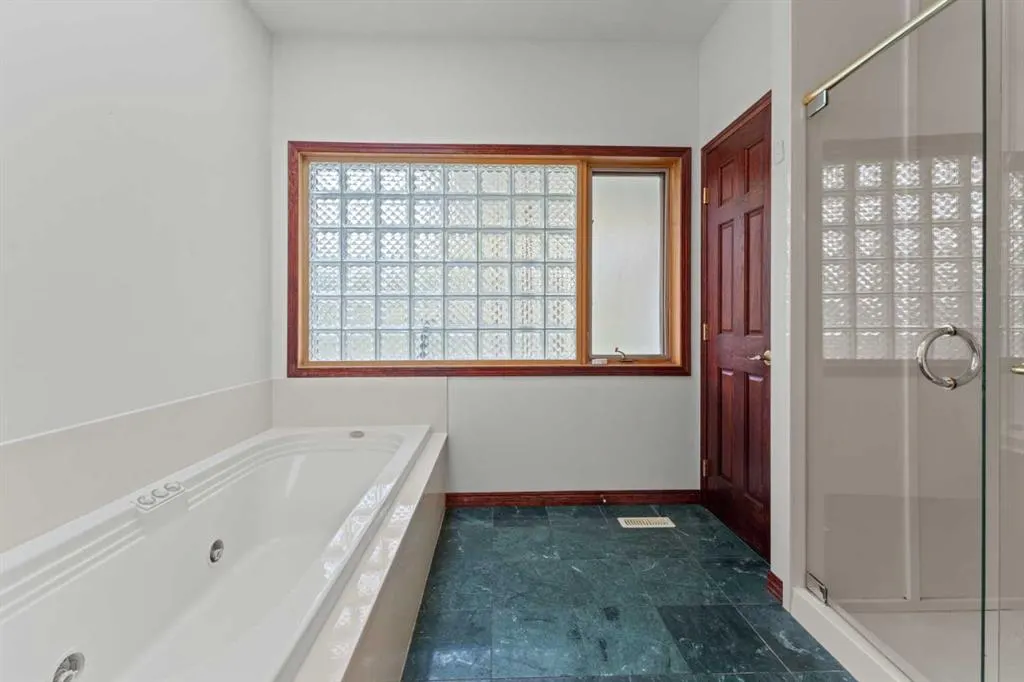 28 Slopes Grove SW