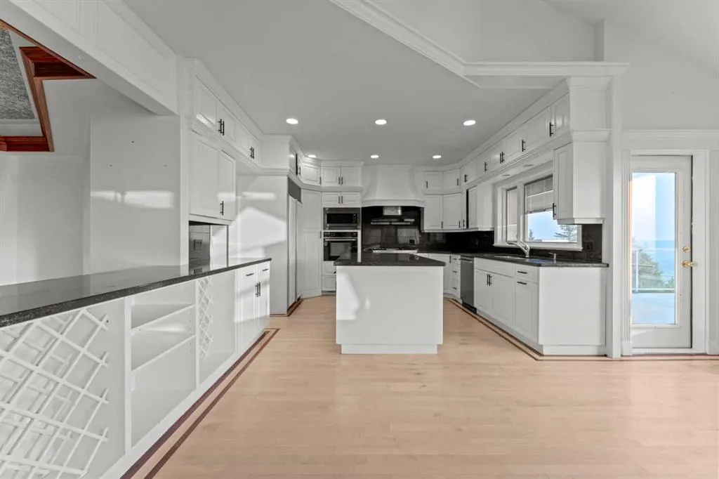 28 Slopes Grove SW