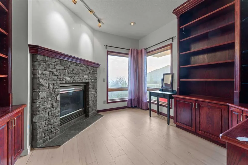 28 Slopes Grove SW