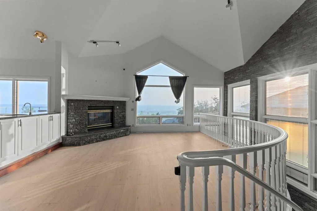 28 Slopes Grove SW