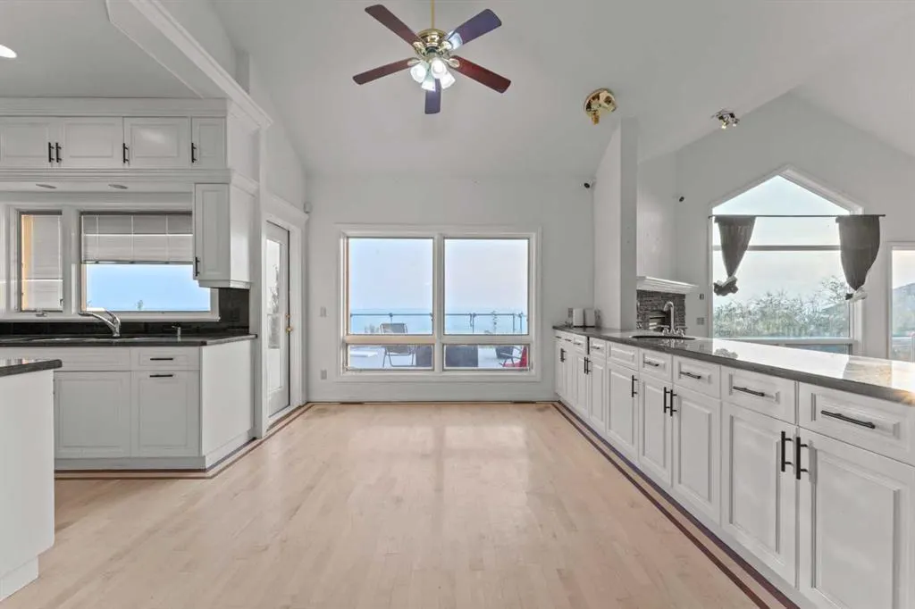 28 Slopes Grove SW