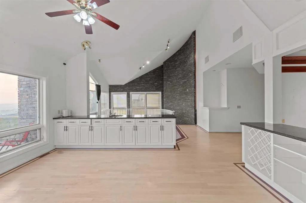 28 Slopes Grove SW