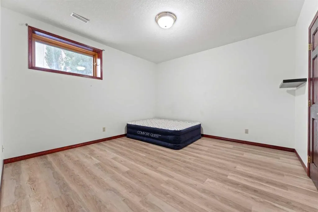 28 Slopes Grove SW