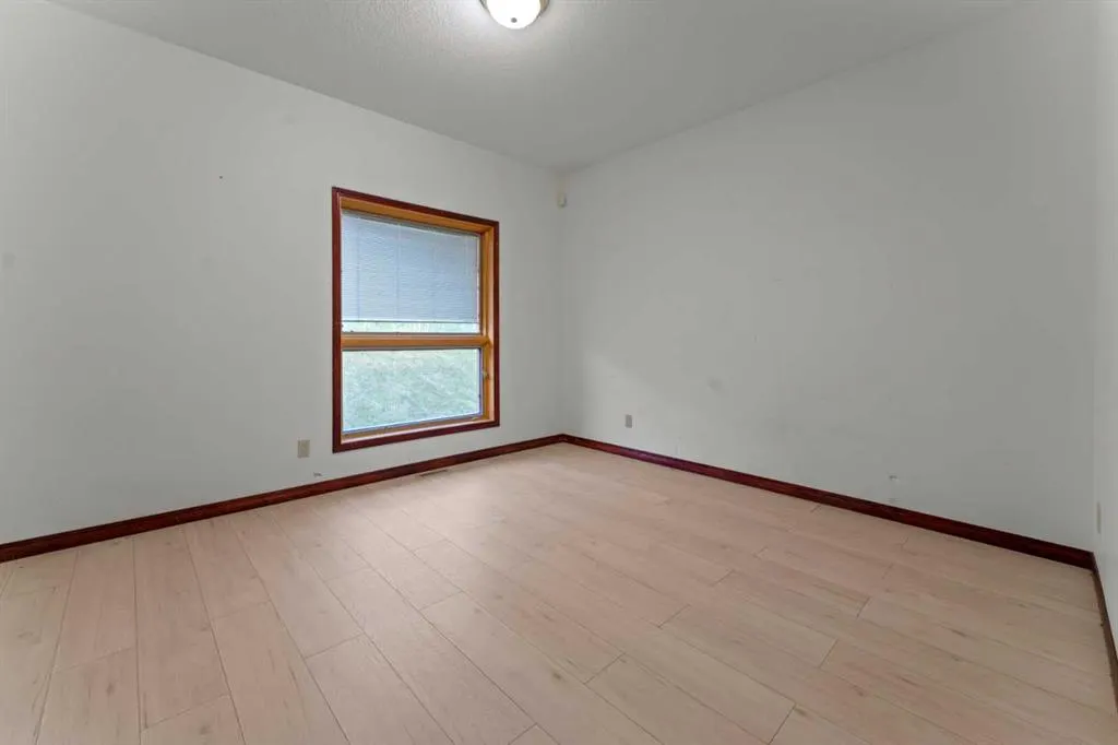 28 Slopes Grove SW