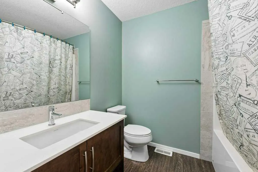 125 Redstone NE, #202