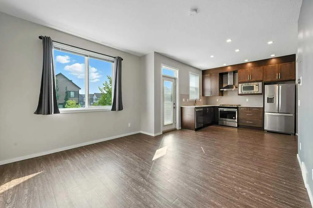 125 Redstone NE, #202