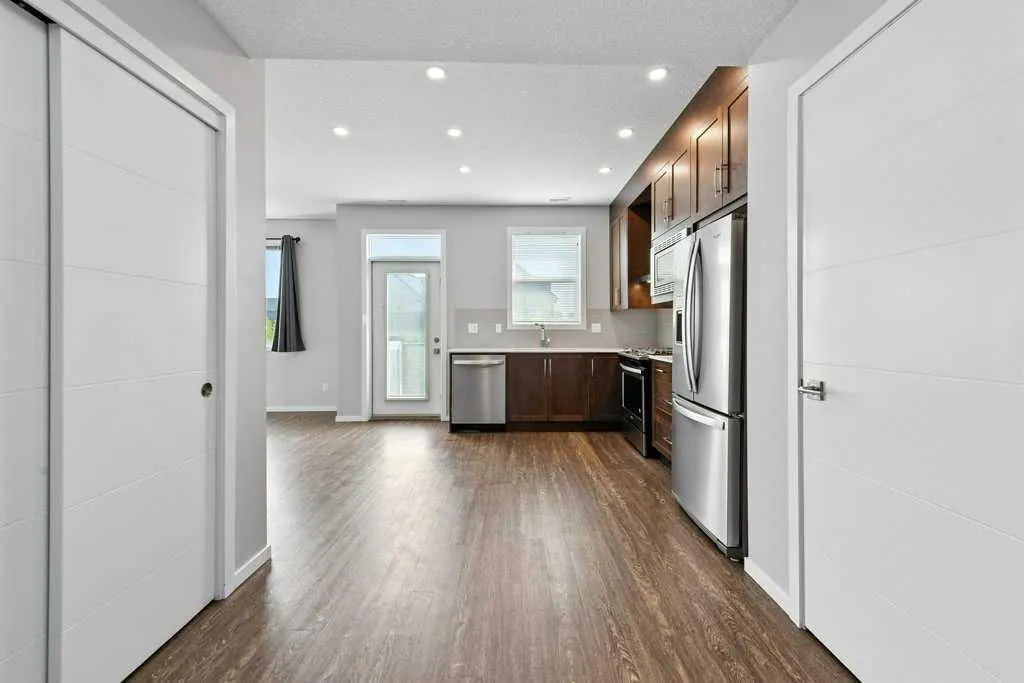 125 Redstone NE, #202