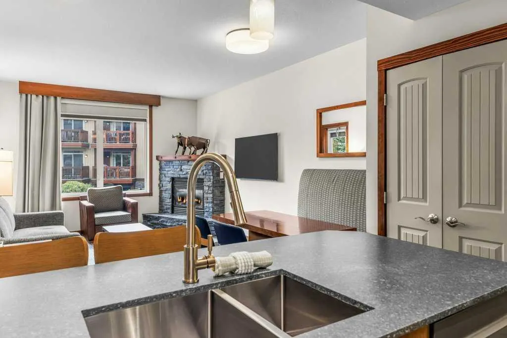 190 Kananaskis Way, #231