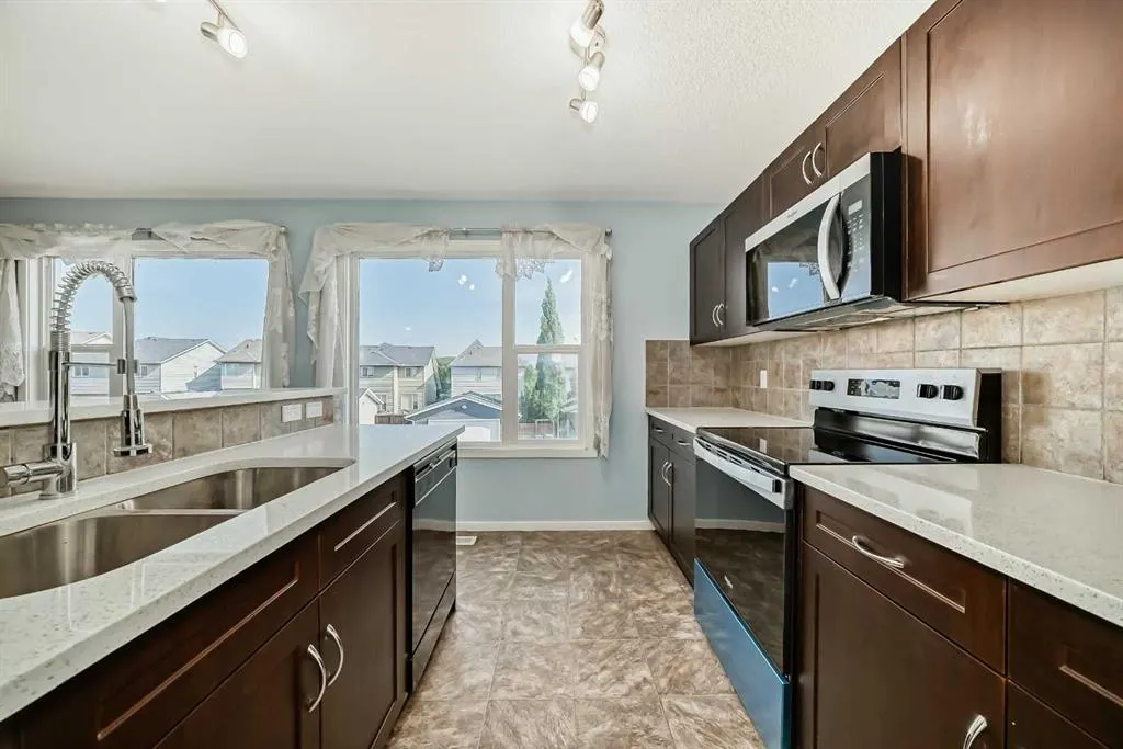 57 Brightoncrest Heights