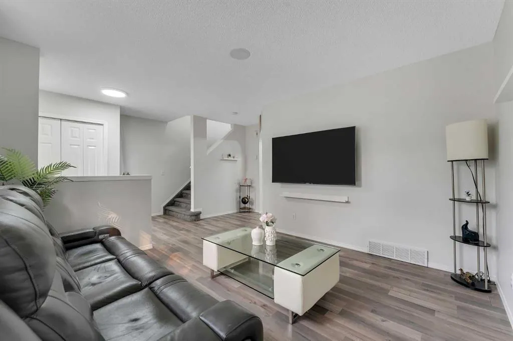 16 Saddlebrook Place NE