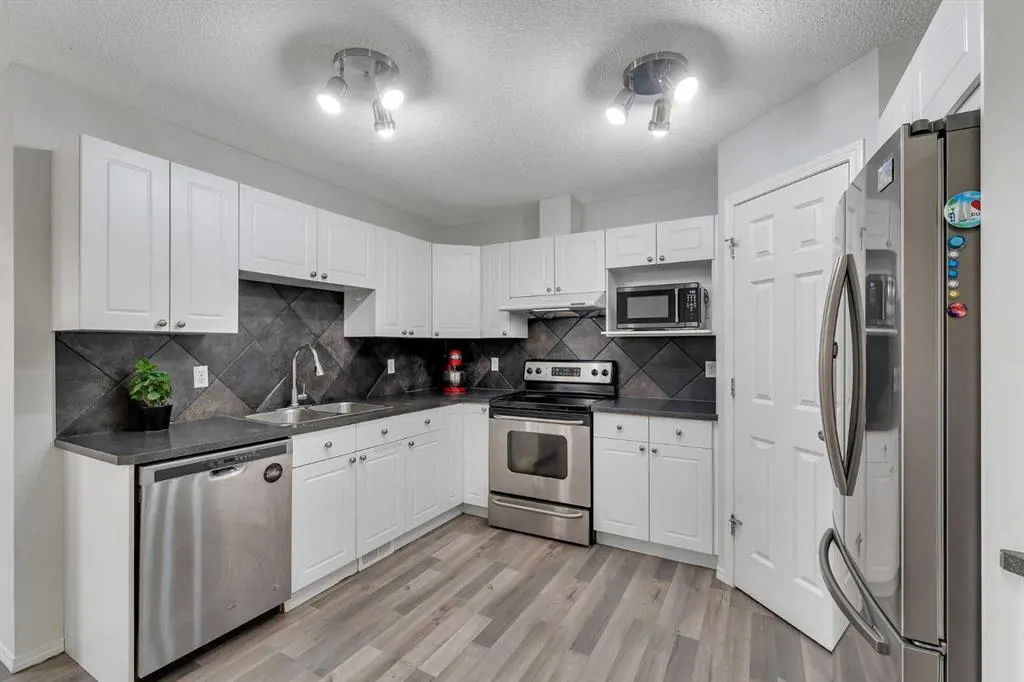 16 Saddlebrook Place NE