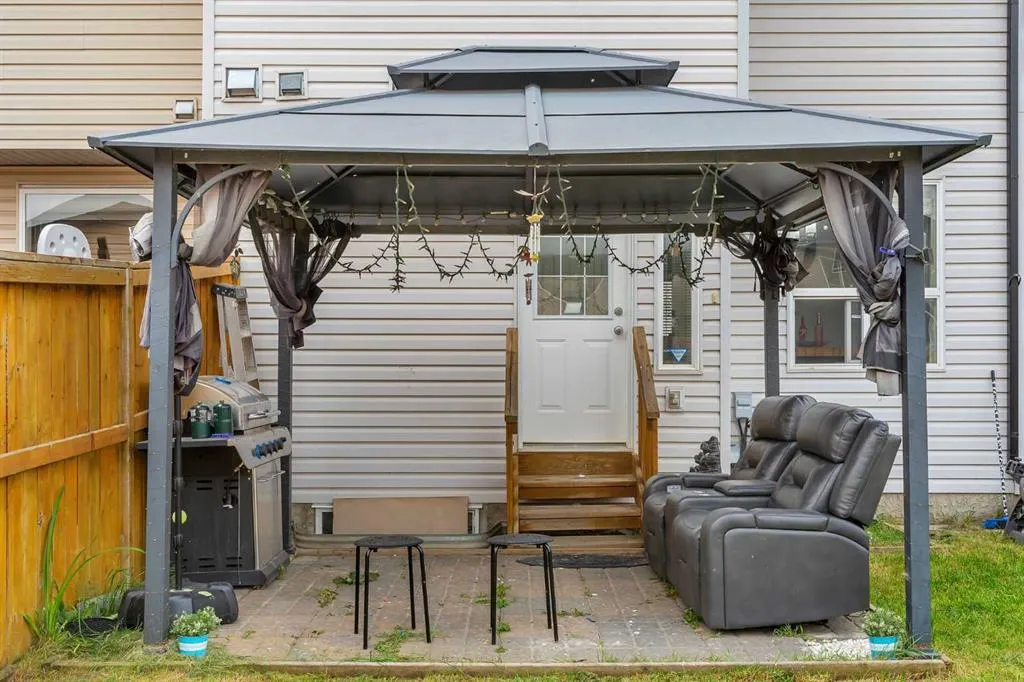 16 Saddlebrook Place NE