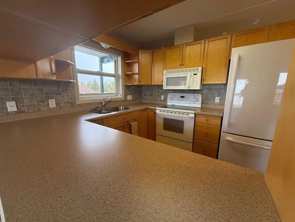848 4 Avenue, #302