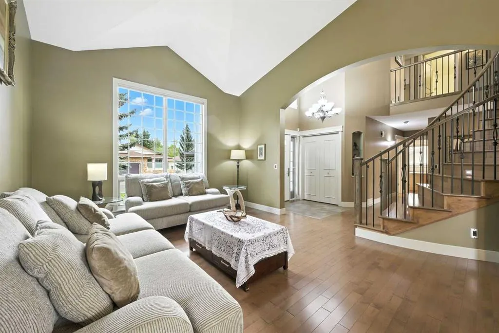 141 Edgeview Road NW