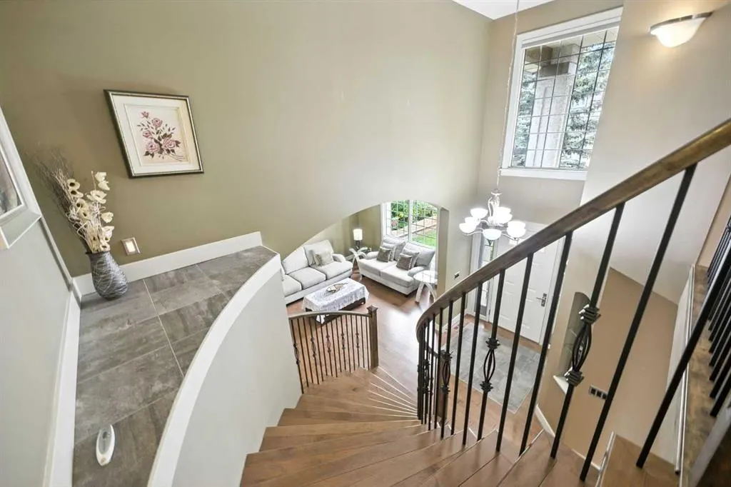 141 Edgeview Road NW