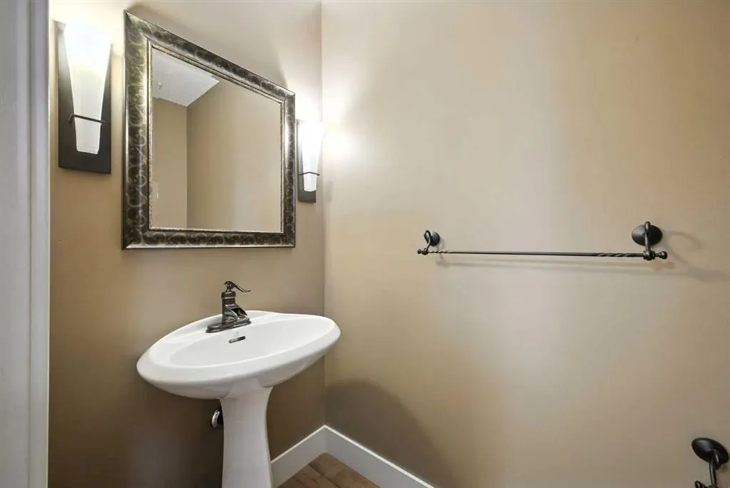 141 Edgeview Road NW