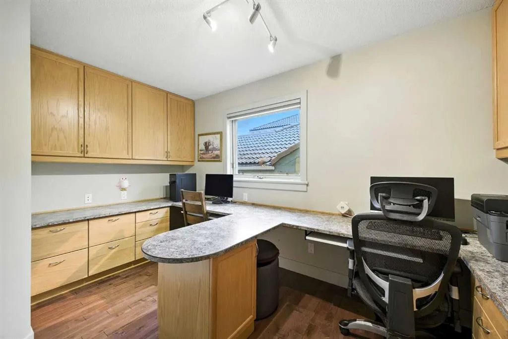 141 Edgeview Road NW