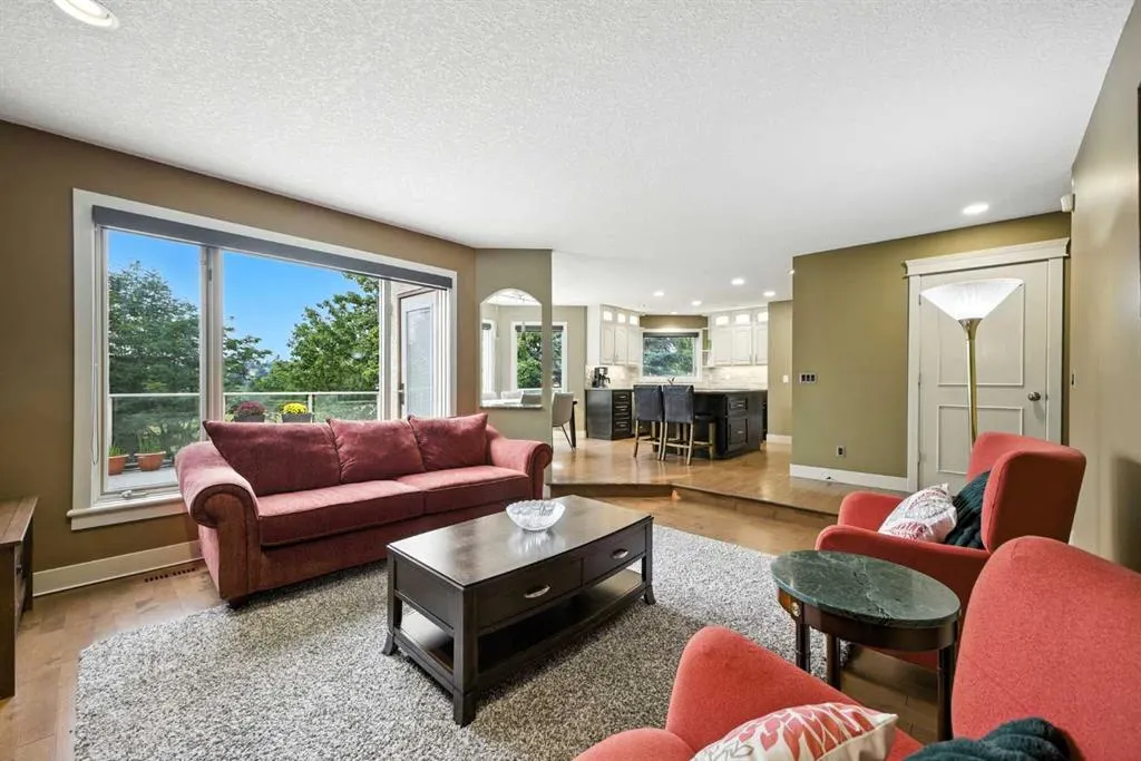 141 Edgeview Road NW