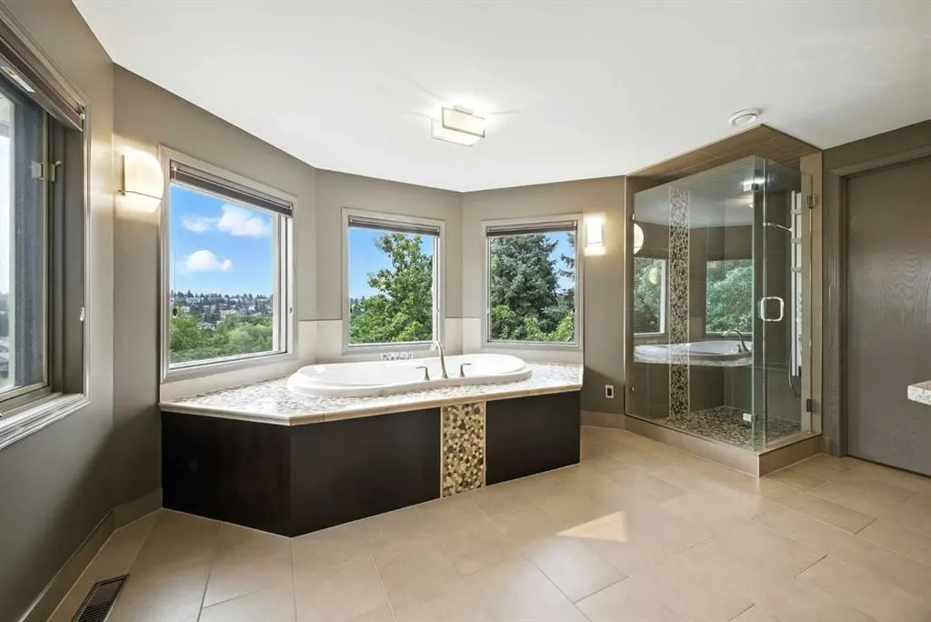 141 Edgeview Road NW