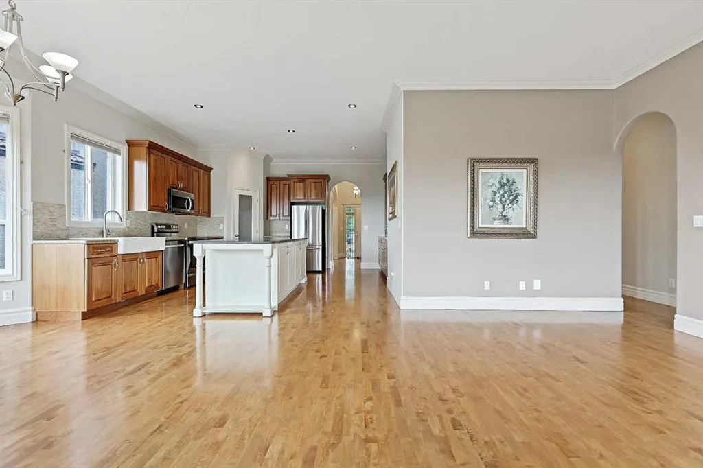 49 Royal Highland Road NW