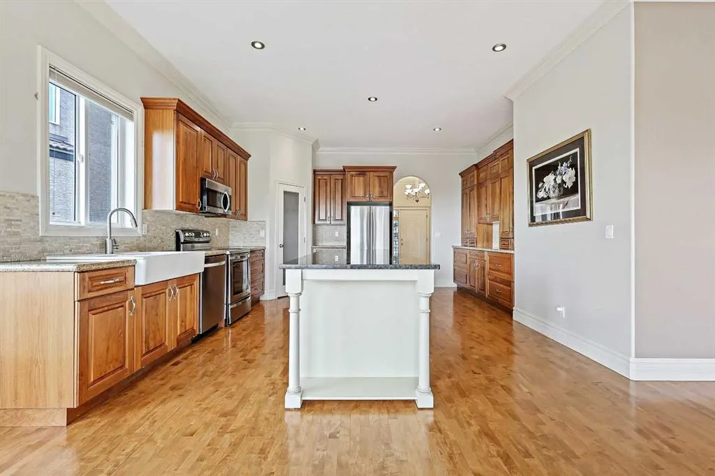49 Royal Highland Road NW