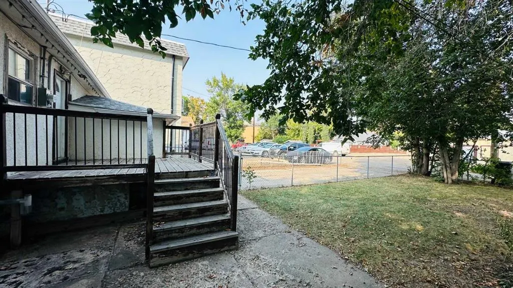 282 1 Street W
