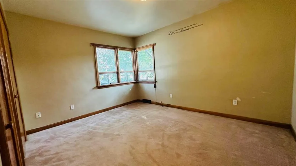 282 1 Street W