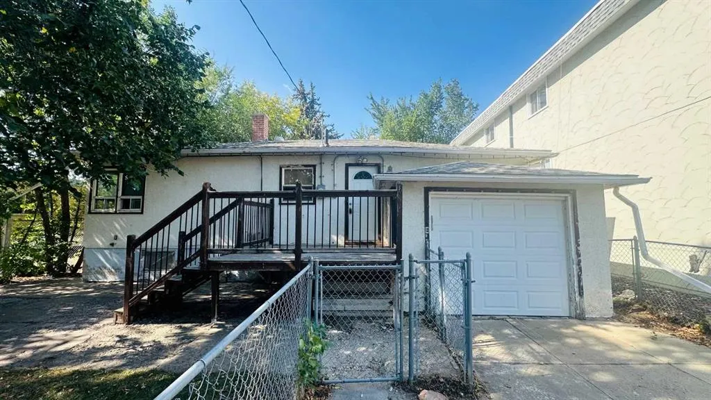282 1 Street W