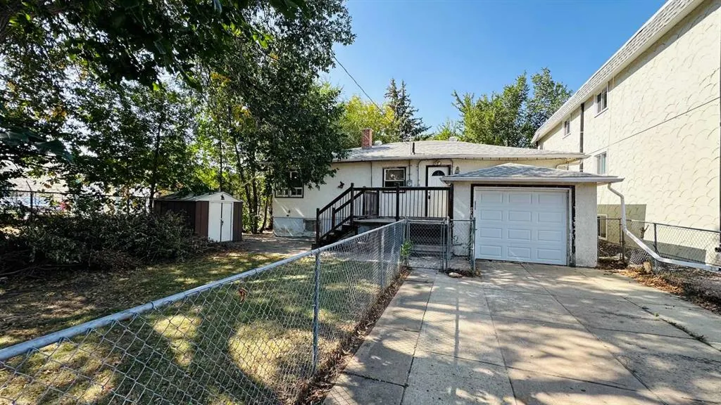 282 1 Street W