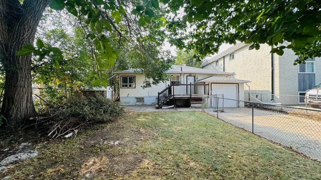 282 1 Street W