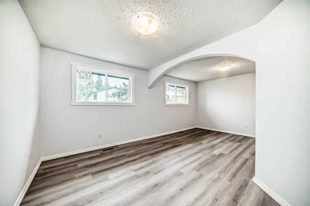 81 Bearberry Close NW
