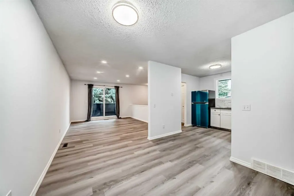 81 Bearberry Close NW